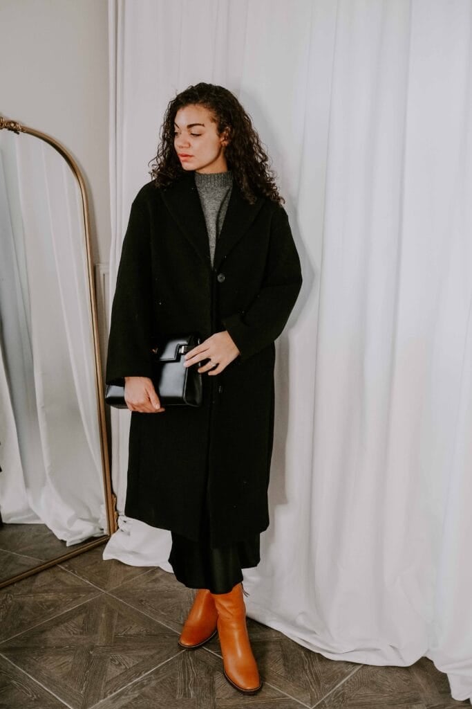 chic work outfit winter with a long black coat